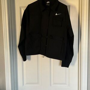 Nike Black women’s Lightweight Jacket